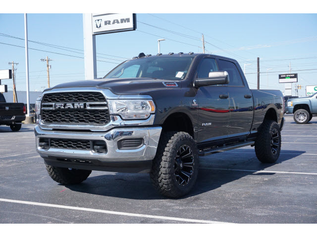 New 2020 Ram 2500 Tradesman LEVEL KIT PLUS 20″ WHEELS 4D Crew Cab in ...